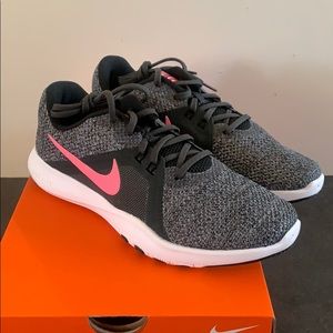 Brand New Womens Nike Trainer 8 Shoes